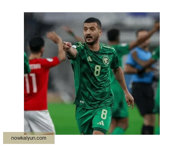 恰尔汗奥卢无球跑动表现稳健，助力球队中场控制力提升